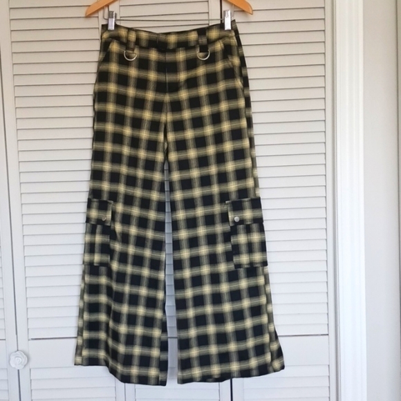 HOT Topic Wide Leg Cropped Cargo Pants, Yellow Black Plaid, Size S - Picture 1 of 10